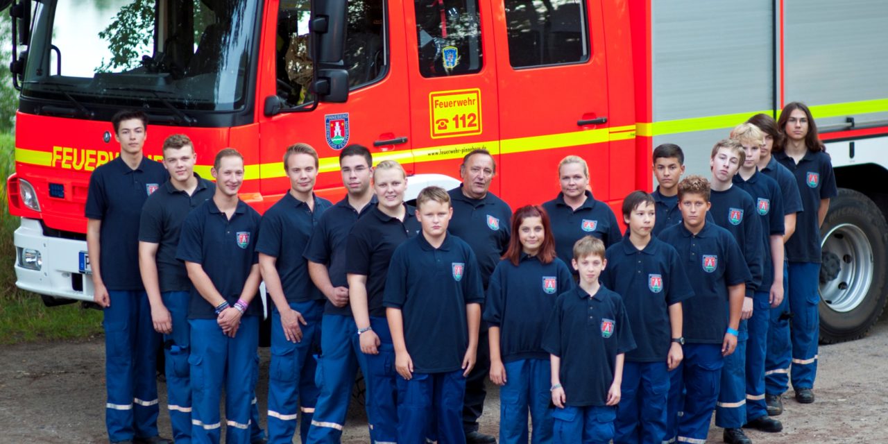 Jugendfeuerwehrleute suchen ihre Vorgänger