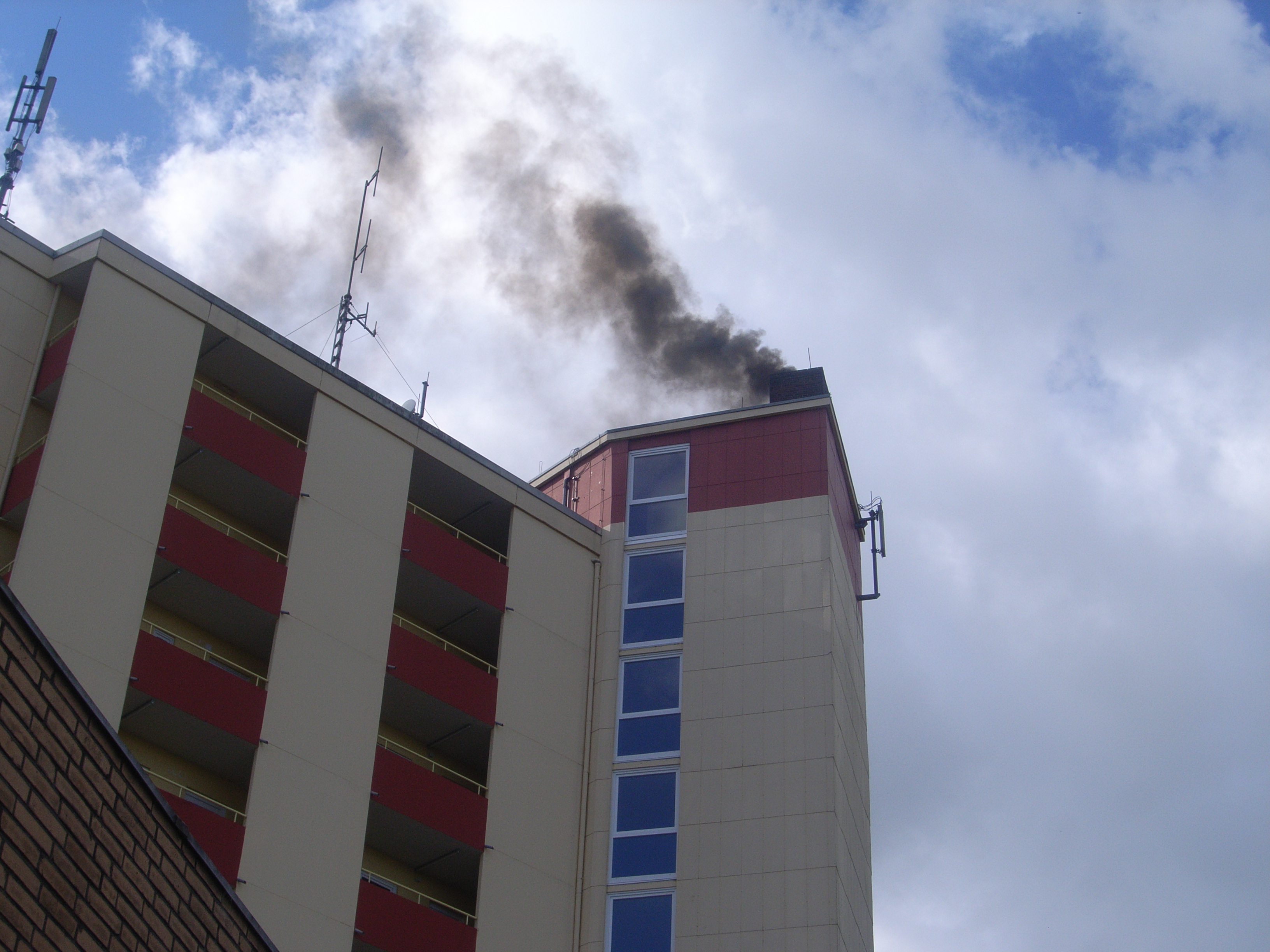 Starke Rauchentwicklung aus dem Schornstein