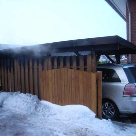 Das bereits angebrannte Carport des Nachbarn konnte gerettet werden