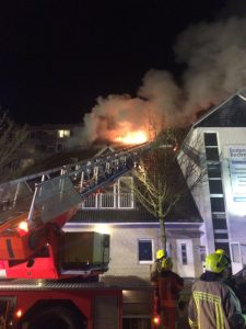 Brandbekämpfung von der Drehleiter aus