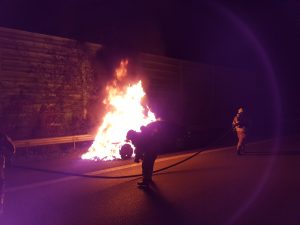 Vollbrand im Bereich des Motorraums