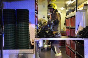 Dienstleistung für die Atemschutzgeräteträger, nach dem Einsatz machen Kameraden ihre Geräte wieder fertig. Bild: KFV Pinneberg