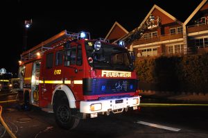 Durch den Rauch im Treppenhaus ist der Fluchtweg abgeschnitten. Bild: KFV Pinneberg