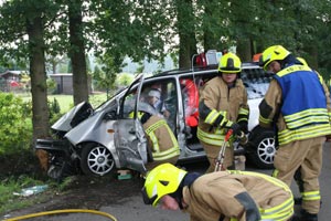 Die Personen im Fahrzeug sind gegen evtl. Splitter mit einer Folie geschützt worden