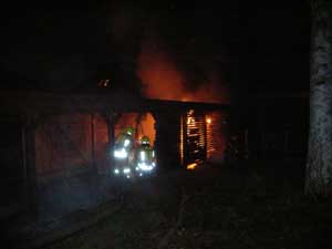 Brandbekämpfung im Carport