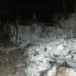 Der Schuppen brannte im hinteren Teil völlig ab, die Lagerhalle rechts blieb verschont
