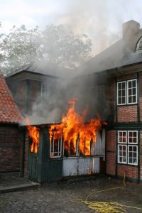 Brandentwicklung noch vor Eintreffen der ersten Feuerwehrkräfte.