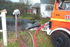 Aus dem Feuerlöschteich wurde das Wasser für den Löschangriff entnommen