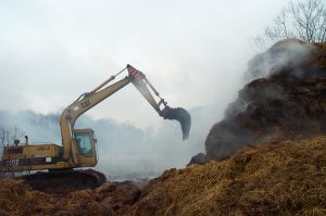 Nur mit einem Bagger konnte der Haufen abgetragen werden