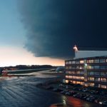 Aufzug der Regenfront über dem Werksgelände von AIRBUS in Hamburg-Finkenwerder