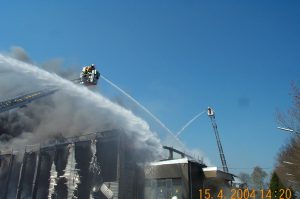 Eine Stunde nach der Alarmierung war die Rauchentwicklung immer noch sehr stark