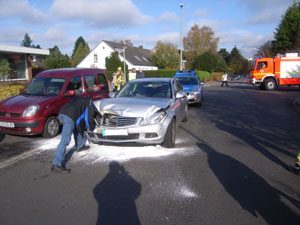 Der stark beschädigte Unfallgegner
