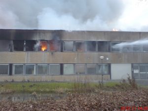Brandbekämpfung am Bürotrakt
