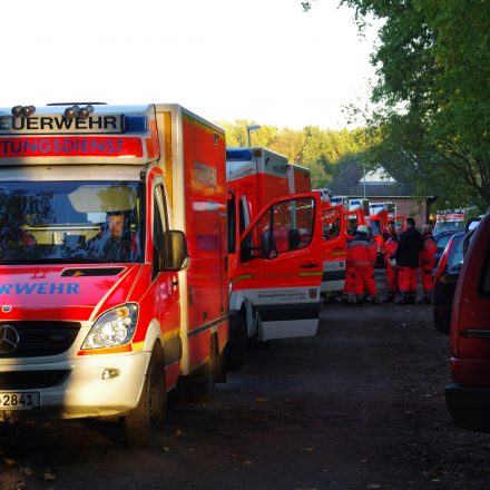 Eine Armada an Rettungsmitteln steht für den Einsatz bereit