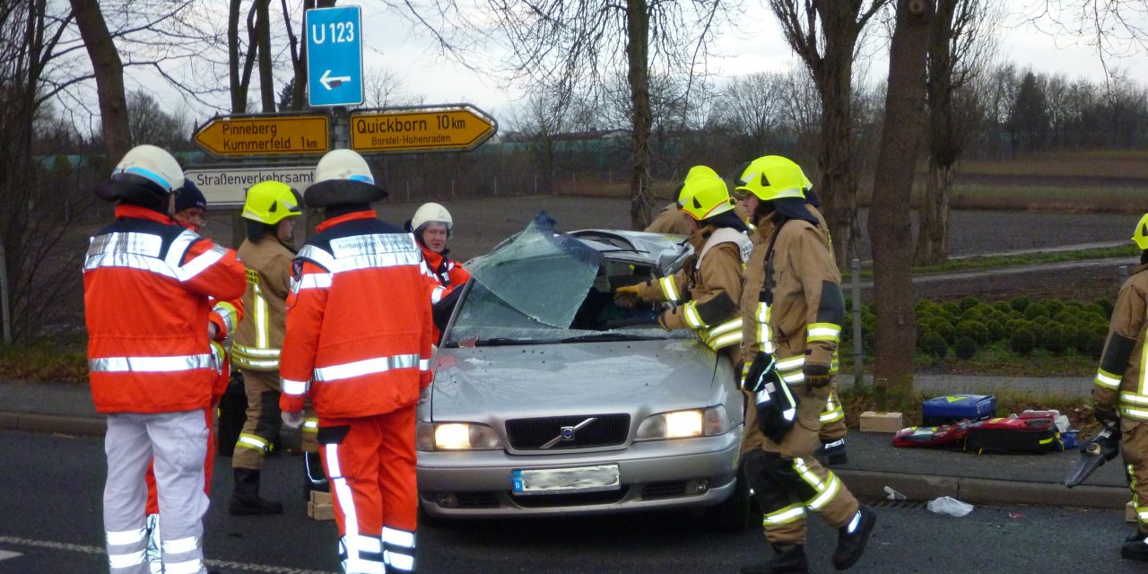 Verkehrsunfall mit eingeklemmter Person