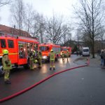 Vom LF 20-16 P rüstete sich ein weiterer Atemschutztrupp zur Ablösung aus.