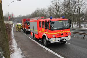 Fahrzeuge auf der Brücke in Thesdorf