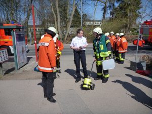 In den Bleibehälter werden die Strahler verpackt