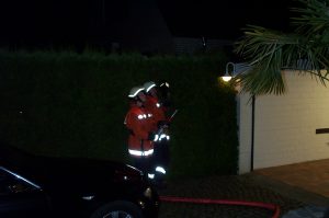 Zur Sicherheit stand ein Trupp mit einem C-Schlauch bereit