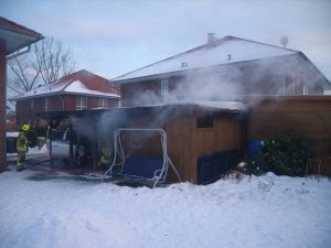 Der am Carport angebaute Geräteschuppen wurde ebenfalls beschädigt