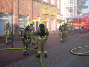 Atemschutztrupps in Bereitschaft