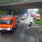 Unter der Brücke liegt der herausgerissene Motorblock