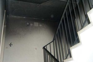 Durch die geöffnete Wohnungstür verqualmte das Treppenhaus sehr schnell