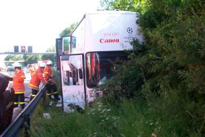 Die Bankette bremste schließlich den Bus