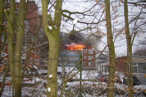 Die starke Rauchentwicklung war kilometerweit zu sehen.