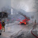 Niederschlagender Rauch erschwerte die Brandbekämpfung.