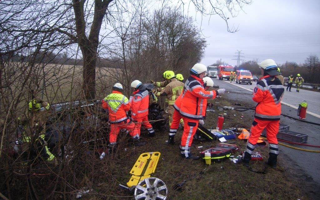 Verkehrsunfall, Person eingeklemmt