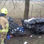 Das Unfallfahrzeug nach der Befreiung des Fahrers