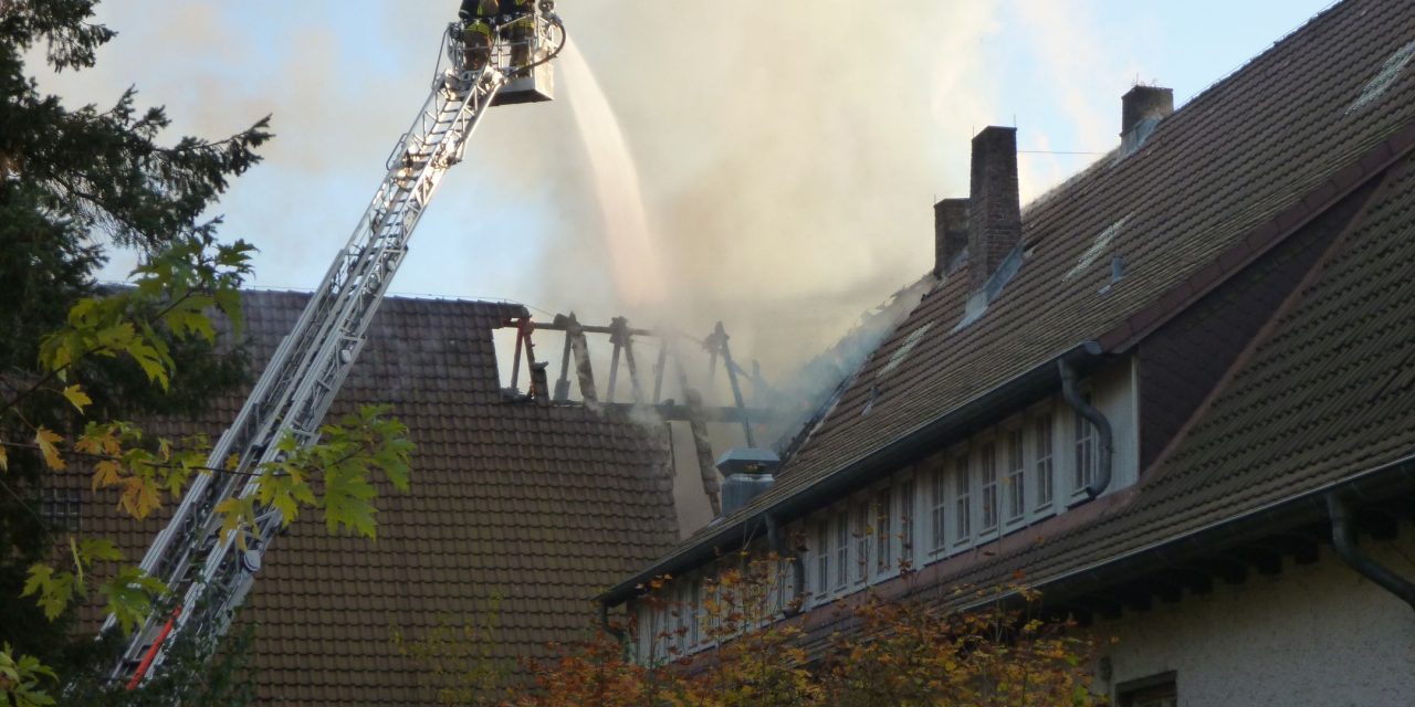 Ausgedehnter Dachstuhlbrand
