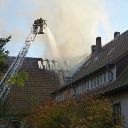 Im Mittelteil des Gebäudes in T-Form brannte das Dach zuerst durch