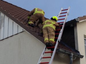 Durch das Wiedereinsetzen und Befestigen der losen Pfannen konnte größerer Schaden abgewendet werden.