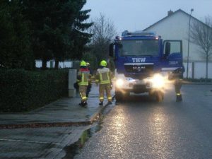 Unterstützung durch THW-Pinneberg mit Kran