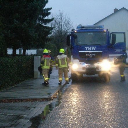 Unterstützung durch THW-Pinneberg mit Kran
