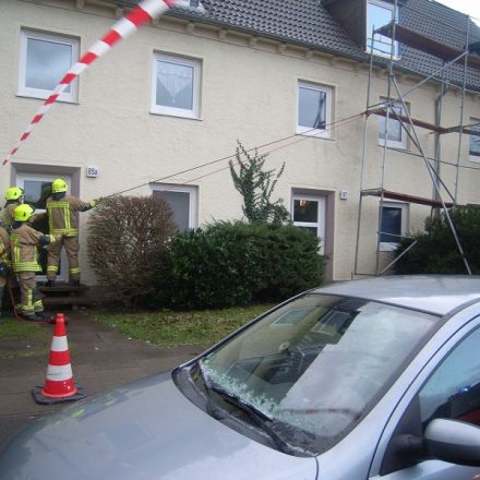 Nach der Strassensperrung wurde das Gerüst bis zur Demontage gesichert