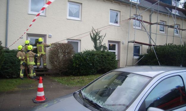 Gerüst droht umzustürzen