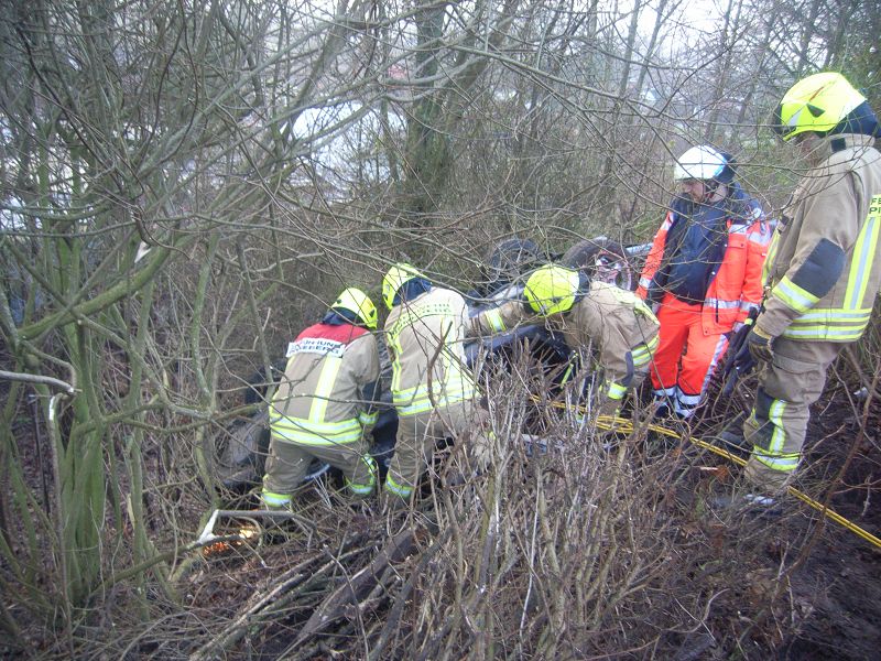 Verkehrsunfall mit eingeklemmter Person