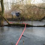 Die Schlauchleitung konnte über die zugefrorene Wasserfläche vorgenommen werden