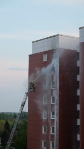 Der Bereich um das Fenster wurde mit Schaum abgedeckt