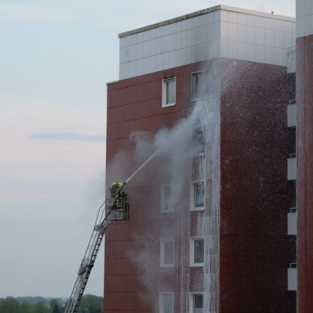 Der Bereich um das Fenster wurde mit Schaum abgedeckt