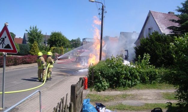 Brennt Gasleitung in Baugrube