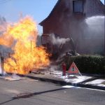 Der Bagger stand zu dicht am Feuer und brannte aus.
