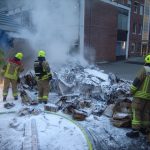 Der Schaumeinsatz zeigt Wirkung, das Feuer ist aus.