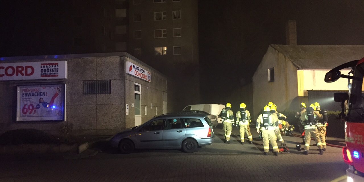 Brennen Pkw in Tiefgarage