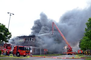 Auch nach vielen Stunden war die Rauchentwicklung noch massiv