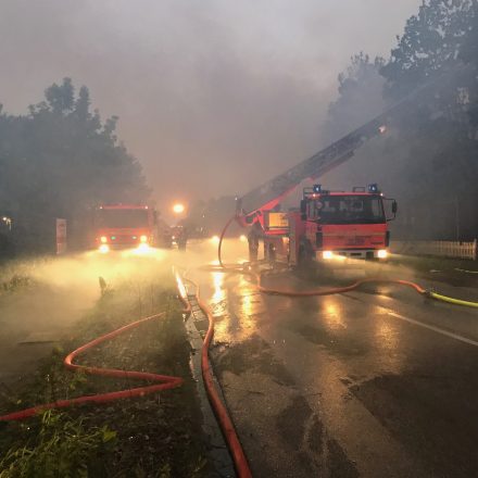 Niederschlagender Rauch erschwerte die Brandbekämpfung