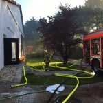 Leicht diesig, der abziehende Qualm aus dem Reitstall